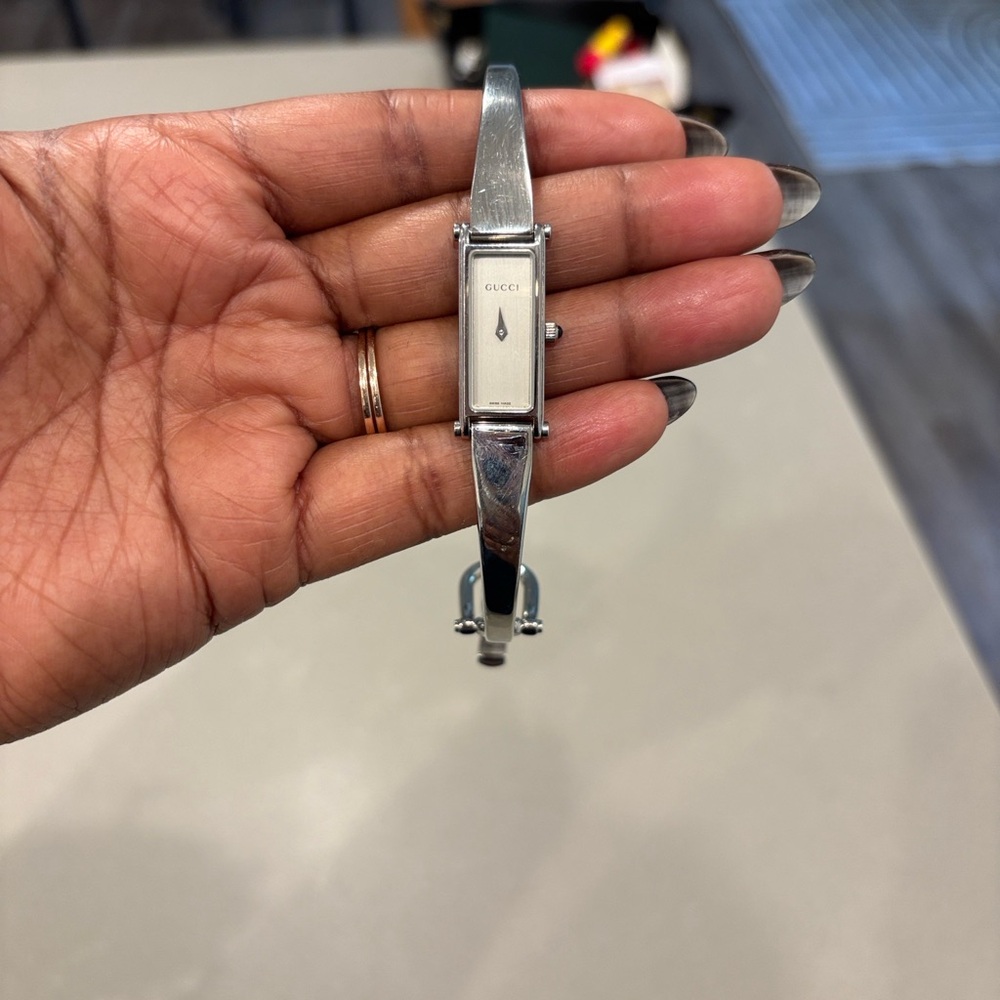 Gucci Silver Rectangular Watch - Picture 14 of 14